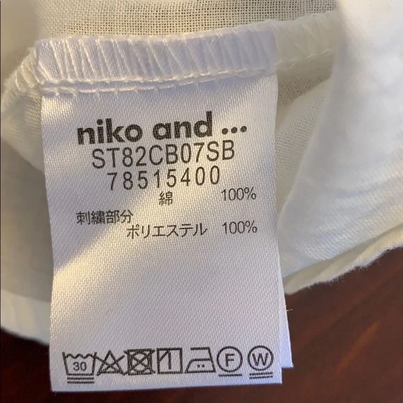 Niko and... size 3, crop blouse with bell sleeve - Picture 6 of 6